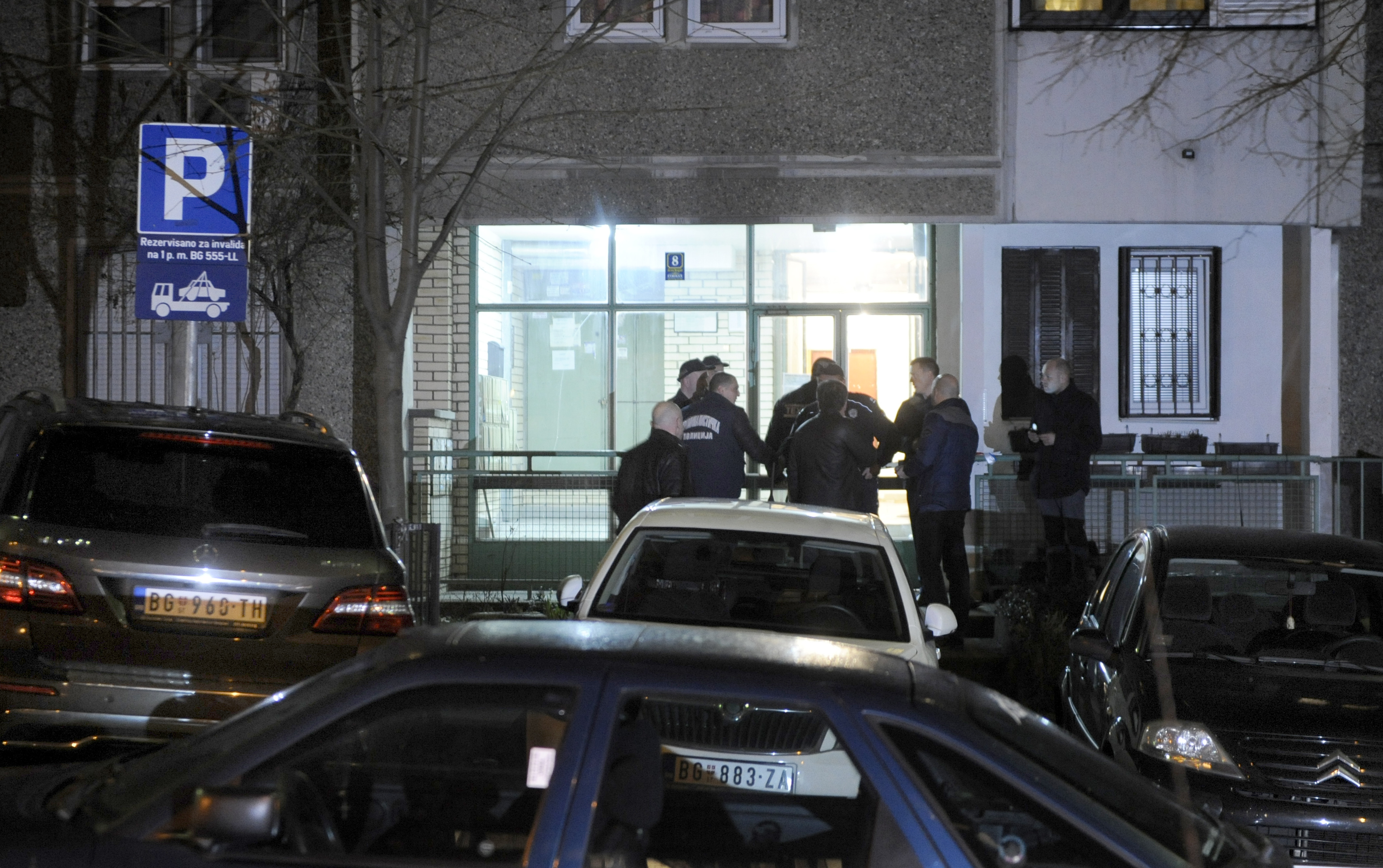 ПУЦЊАВА НА ВОЖДОВЦУ: Мушкарац рањен у стомак 